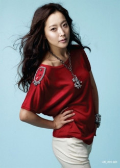 Kim Hee Sun tươi mới với thời trang hè
