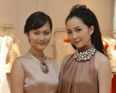 Linh Nga, Hải Yến cùng chọn váy màu trầm