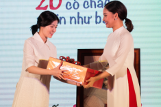 Miu Lê thích thú khi được nhận quà từ ‘nữ hoàng phòng vé’ Hàn Quốc