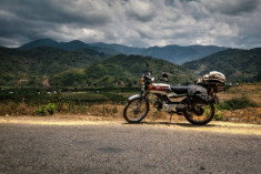 Nghe “trai Tây” tư vấn mua xe máy đi du lịch bụi ở VN