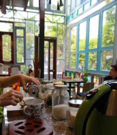Những quán cà phê hẻm độc đáo ở Sài Gòn