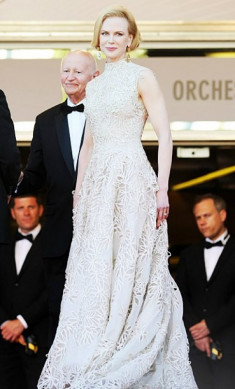 ‘Nicole Kidman không mặc lại váy bị Anne Hathaway chê’