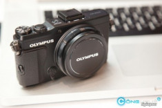 Olympus chuẩn bị ra mắt máy ảnh compact siêu nhanh, khẩu độ lớn nhất