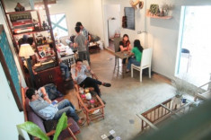 Quán cà phê tái hiện gia đình trung lưu Sài Gòn xưa