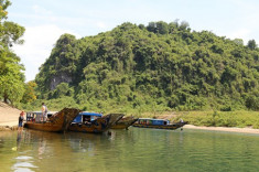 Quảng Bình hỗ trợ giữ giá vé thuyền thăm động Phong Nha
