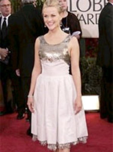 Reese Witherspoon mặc váy cũ đi dự Quả cầu vàng