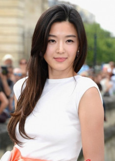 Sao nữ châu Á duyên dáng tại Tuần thời trang Paris