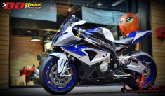 Siêu môtô BMW HP4 độ tuyệt kỹ tại Thái