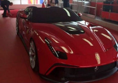 Siêu xe F12 TVS đắt kỷ lục của Ferrari