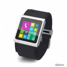 Smartwatch kiêm smartphone giao diện Windows Phone
