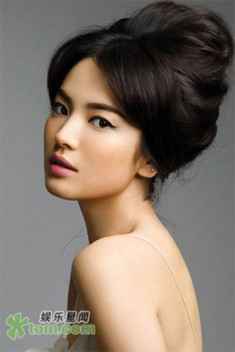 Song Hye Kyo rạng rỡ chào xuân