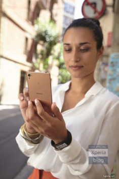 Sony Xperia Z3 phiên bản vàng lộ diện cùng thiết bị đeo thông minh.