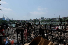 Thảm cảnh của những gia đình nghèo bị mất hết tài sản trong đám cháy ven hồ Linh Quang