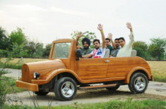 Thợ mộc Ấn Độ chế ôtô gỗ chạy 120km/giờ