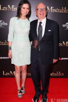 Thời trang thảm đỏ sang trọng của vợ ba Rupert Murdoch