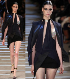 Váy ‘phơi ngực’ gây sốc tại tuần thời trang Paris