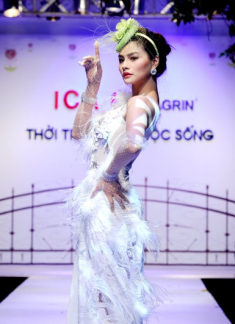 Vũ Thu Phương nhịp nhàng trên sàn catwalk