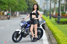 Vũ Thu Thảo “cô gái Hà Lan” sexy cùng Yamaha FZ150i xanh GP