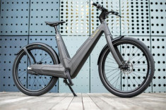 xe đạp điện làm bằng sợi carbon có giá 6900 usd