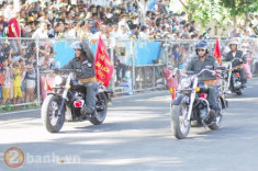 Xem đoàn mô tô diễu hành trên sân Trà Vinh