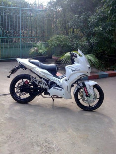 Yamaha Ex- Ducati nhìn kì kì