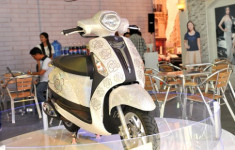 Yamaha Nozza Grande phiên bản đặc biệt gắn đá pha lê trị giá 300 triệu đồng
