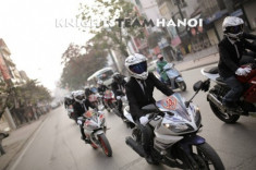 Yamaha R15 song hành cùng Cào Cào đón dâu tại Hà Nội