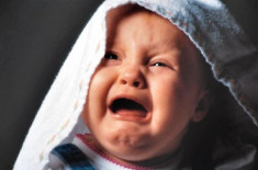 12 lý do dễ làm bé quấy khóc