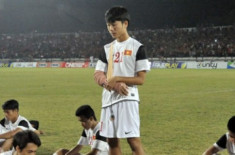 Bạo lực, trọng tài và may mắn đã thắng U-19 Việt Nam