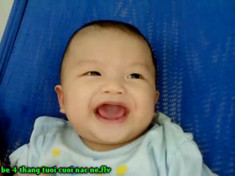 Clip bé 4 tháng tuổi cười nắc nẻ được thích nhất