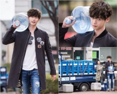 Gu thời trang đơn giản cuốn hút Lee Jong Suk