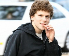 Học hỏi 3 cách thay đổi diện mạo từ Jesse Eisenberg