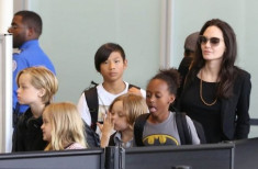 Angelina Jolie và Brad Pitt nhận thêm con nuôi?