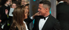 Angelina Jolie và Brad Pitt tình tứ trên thảm đỏ BAFTAs