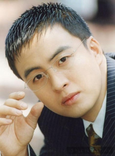Bae Yong Joon – Bớt phần nam tính vì tóc dài?