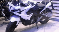 Bajaj Pulsar RS200 mẫu mô tô giá rẻ xuất hiện phiên bản màu trắng mới
