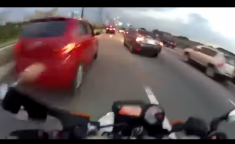 Biker điên rồ trên chiếc PKL ép xe dễ gây tai nạn nguy hiểm