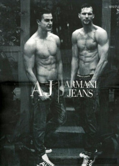 Bụi bặm đầy nam tính với thời trang Armani Jeans