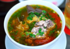 Bún riêu ốc tại nhà hàng Ốc Việt