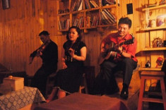 Café ‘hát mộc’ tại Sài Gòn