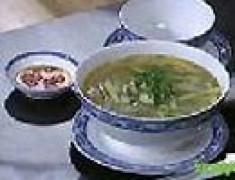 Canh bầu nấu hến