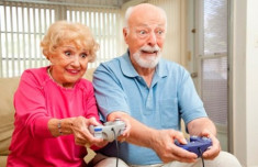 Chơi điện tử giúp người già nhớ tốt hơn