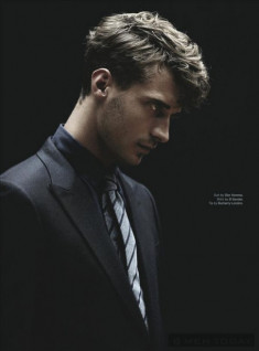 Clément Chabernaud trẻ trung và lịch lãm với suit trên tạp chí Details