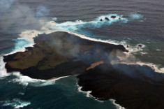 Đảo núi lửa Nhật Bản to ra gấp 10 lần