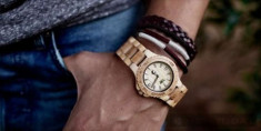 Đồng hồ đeo tay bằng gỗ cho các chàng từ WeWood