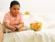 Ép trẻ ăn nhiều chất béo - Hậu quả khôn lường 