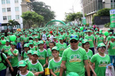 Gần 7.000 học sinh đi bộ gây quỹ học đường