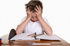 Giúp trẻ khắc phục chứng mau quên khi học bài thi