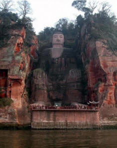 Hệ thống ẩn trong tượng Phật đá lớn nhất thế giới