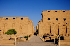Karnak, đền thiêng giữa sa mạc nóng bỏng